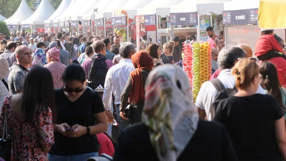 Kebap, ciğer ve şırdan stantları kuruldu: Lezzet Festivali devam ediyor