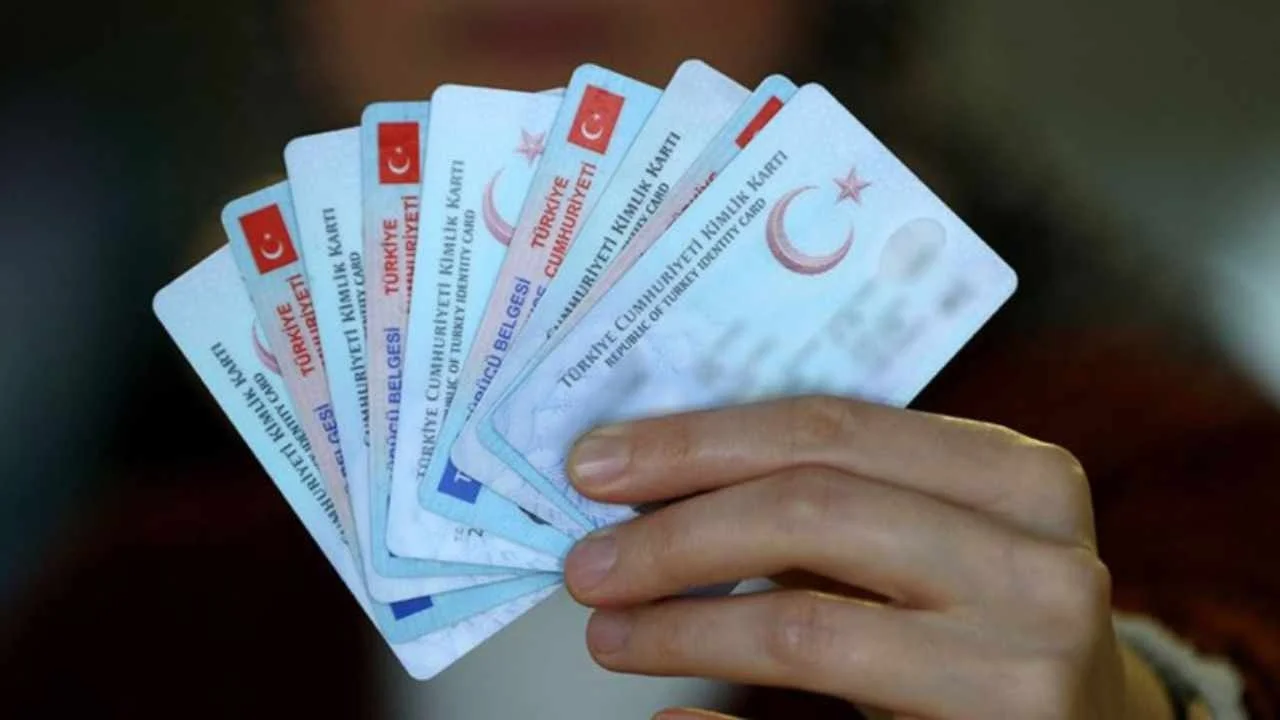 Kimliğinde gören Nüfus Müdürlüğü'ne koştu: Türkiye bu isim ve soyadlarını sildiriyor