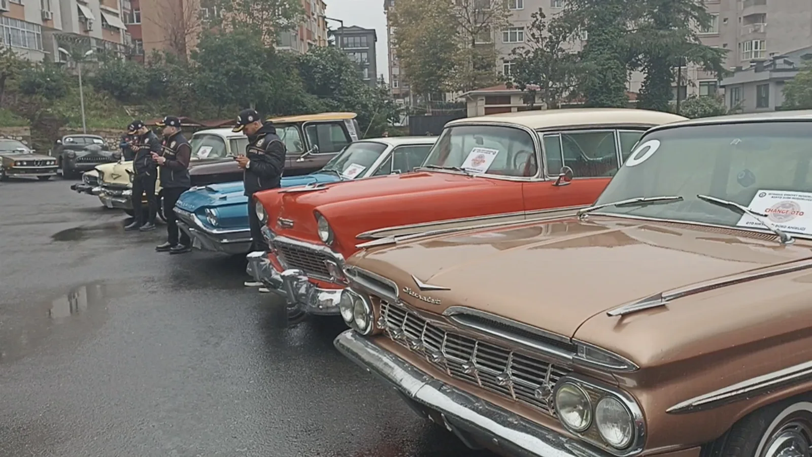 Kaçak klasik araçları sahte belgelerle satışa çıkaran şebeke çökertildi