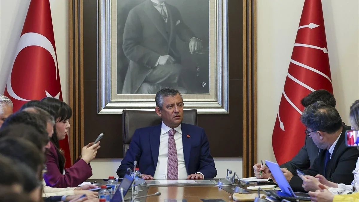Özgür Özel: CHP'yi bırakmak yok, mücadele var
