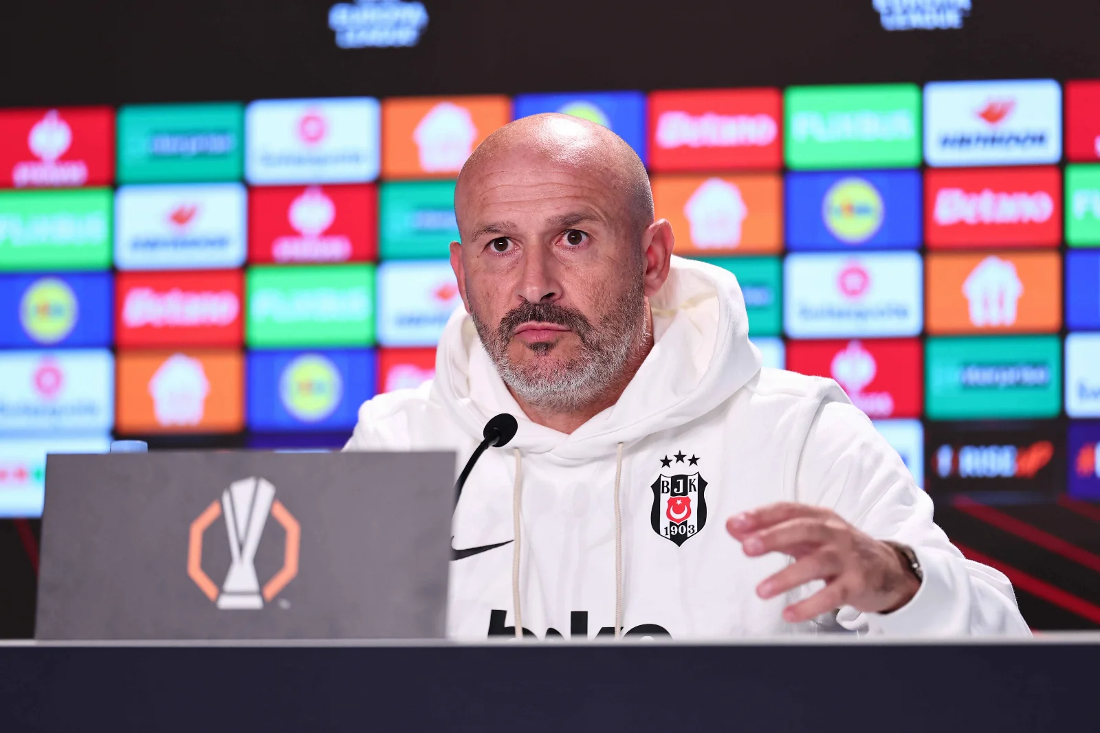 Beşiktaş'ta Italiano’dan savunma uyarısı