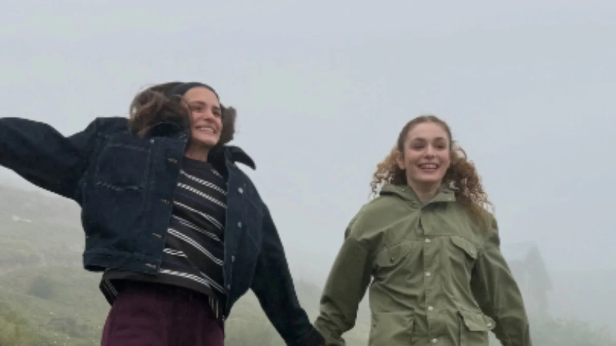 Serra Arıtürk ve Şifanur Gül yaylaya çıktı: Bulut denizini görünce mest oldular