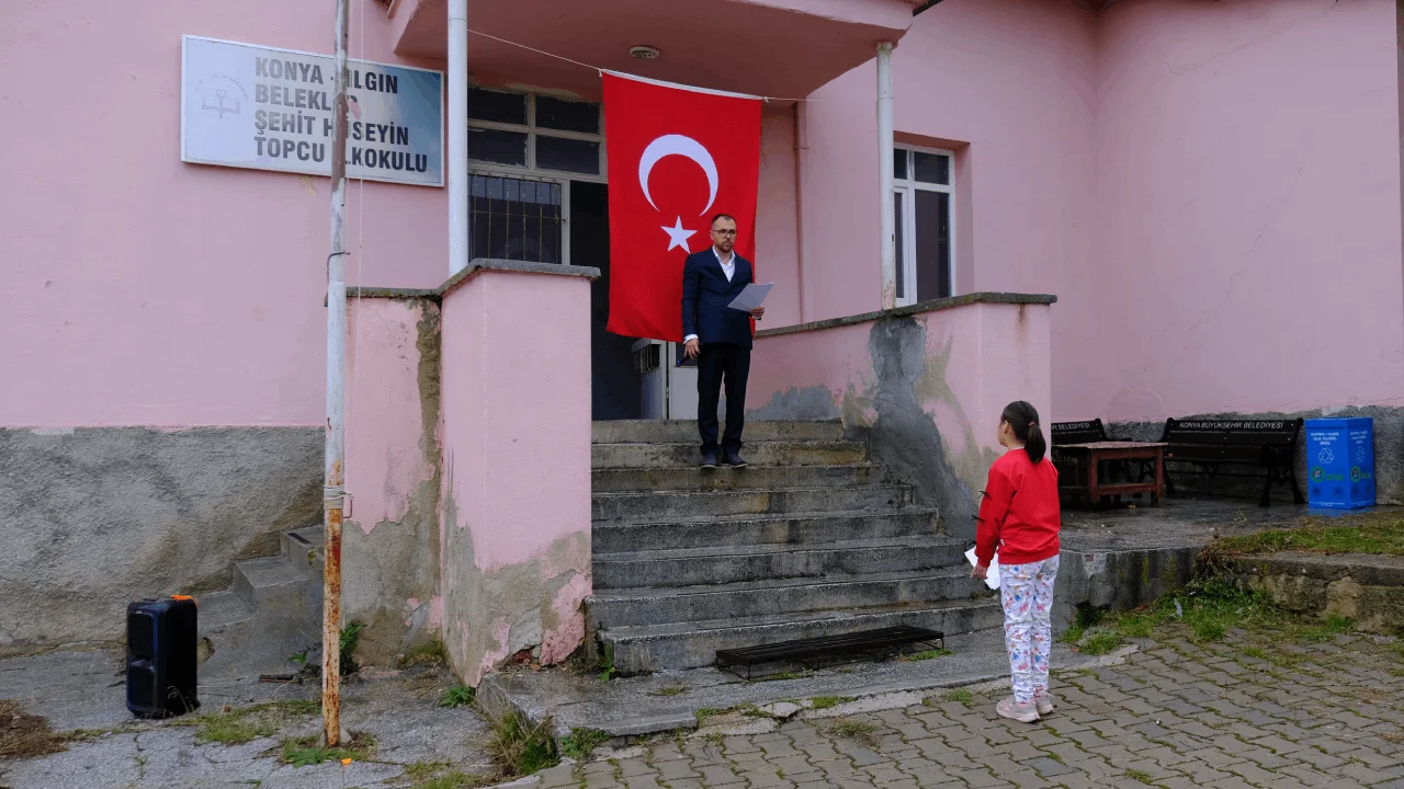 1 öğretmen ve 1 öğrencili okulda duygulandıran 29 Ekim töreni!