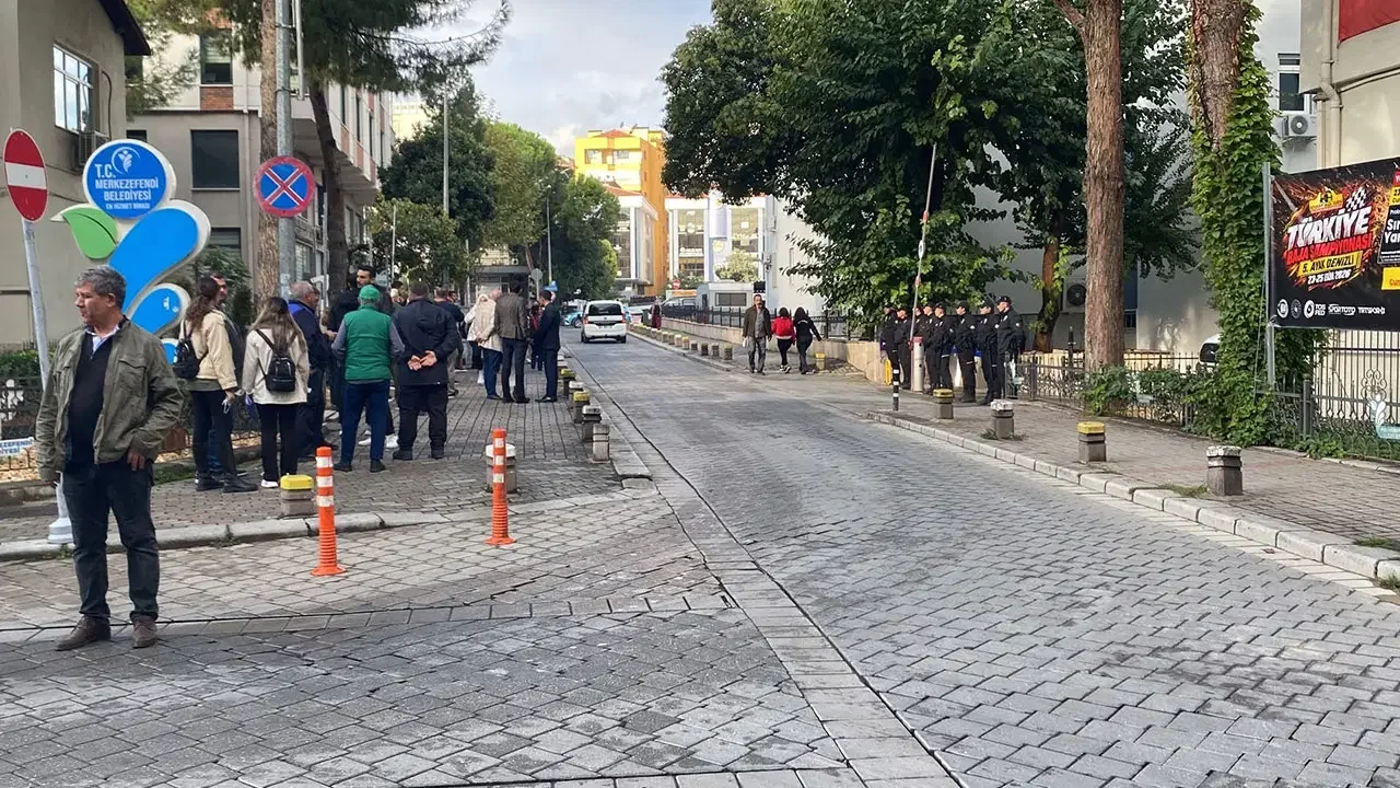 Merkezefendi Belediyesi'ne operasyon: Belediye başkanı dahil 17 kişi adliyede!