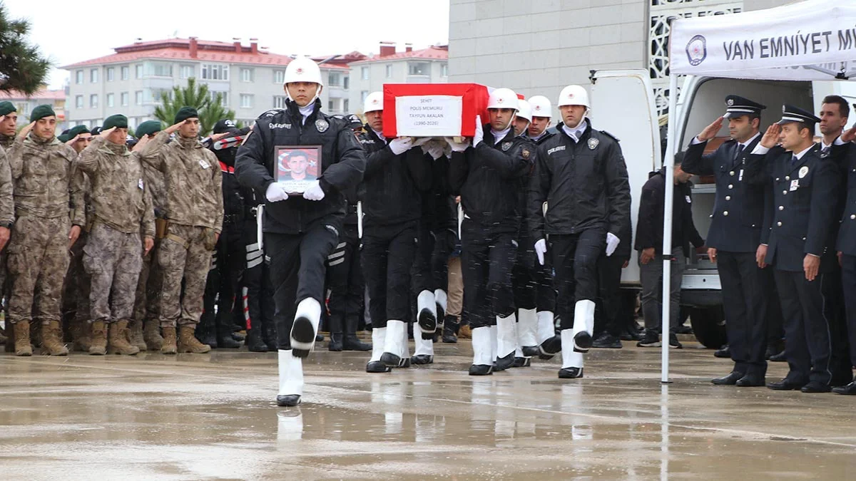 Van’daki kazada şehit olan polis memuru Tayfun Akalan, Ankara’ya uğurlandı