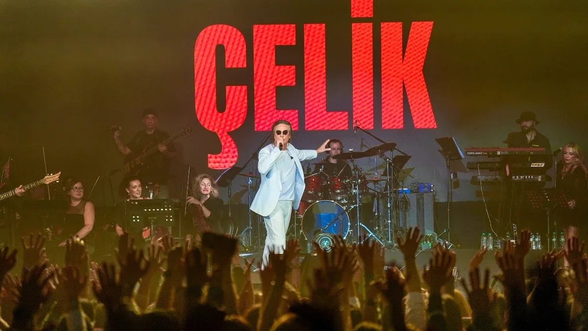 Çelik ve sevgilisinden yeni poz: Fotoğraf çektirmekten nefret ediyorum
