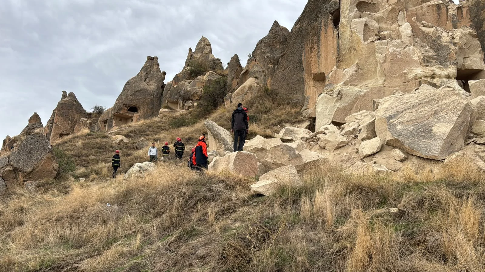 Son dakika... Göreme'de peribacası çöktü: 3 kişi hayatını kaybetti, 5 kişi yaralandı
